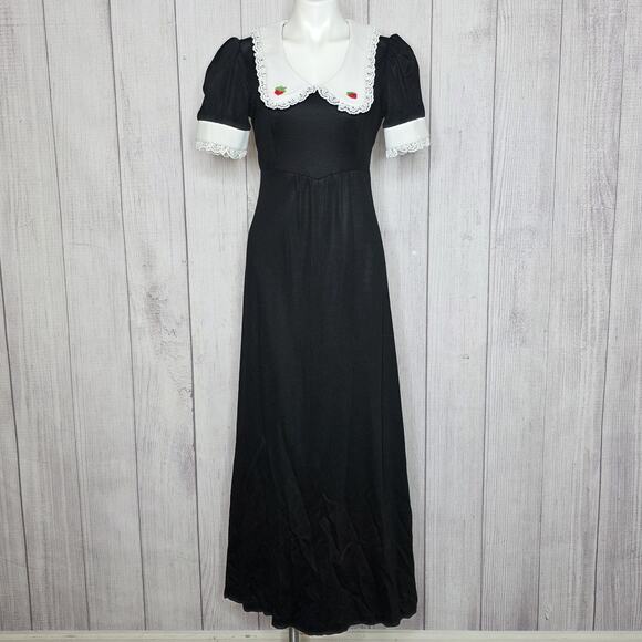 VTG 70s Black Maxi Dress w/ Peter Pan Collar & Strawberry Patches, sz Small - Picture 2 of 6